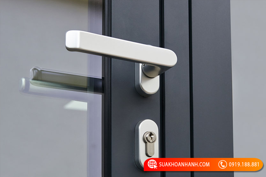 Khóa tay gạt cửa nhôm là một sản phẩm bảo mật được sử dụng phổ biến. Thiết kế sang trọng, chất lượng cao cấp, khóa tay gạt cửa nhôm đảm bảo an toàn và chống trộm hiệu quả. Hãy xem hình ảnh để tìm hiểu về sản phẩm này và nâng cao bảo vệ cho ngôi nhà của bạn.